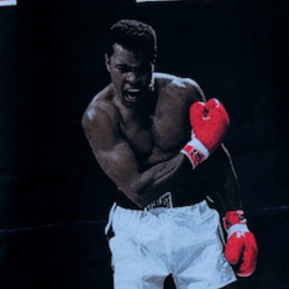 ALI THE GREAT BOXING LEGEND BLACK TSHIRT RED LETTERS - Picture 2 of 2